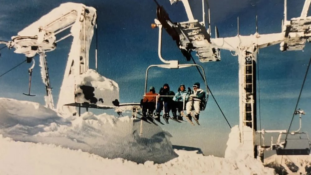 Oude Bärack lift in Steinplatte.